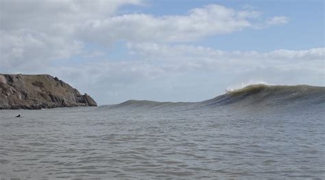 Three Cliffs Bay Surf Forecast and Surf Reports (Wales - Gower, UK)