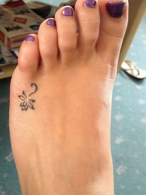 27 Small And Cute Foot Tattoo Ideas For Women - Styleoholic