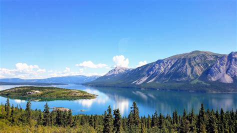 Bove Island on Tagish Lake, Yukon Territory, Canada. [OC] [4032x2268] : r/EarthPorn