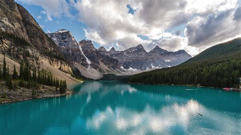 Moraine Lake, and the Valley of the Ten Peaks in Banff National Park, Alberta, Canada image ...