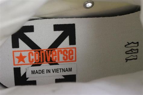 Converse Mens 9 US Virgil Abloh Off-White Chuck Taylor High Top Sneaker 127co11 For Sale at 1stDibs