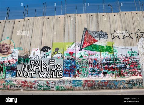 Banksy Wall Graffiti Palestine Banque d'image et photos - Alamy