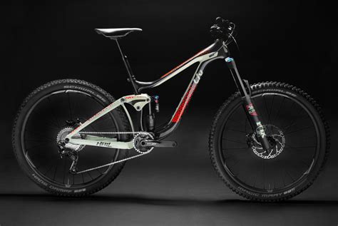 Giant updates carbon & Maestro suspension for 2017, Liv women's MTBs ...