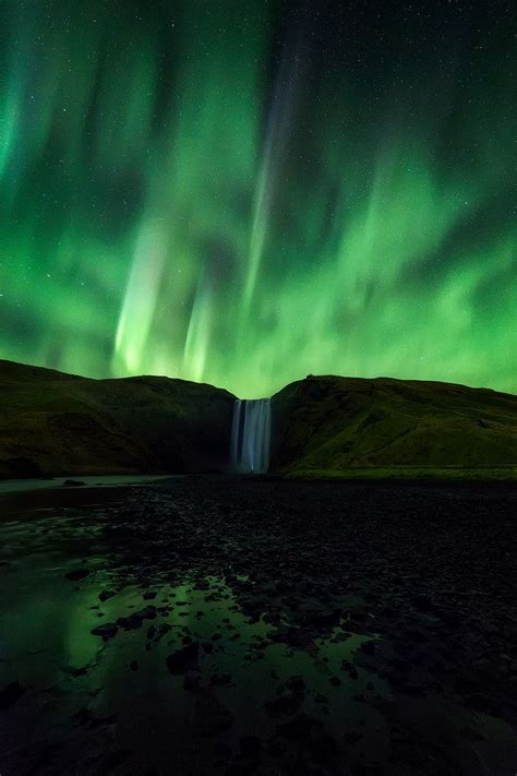 Skogafoss in green - The amazing Skogafoss waterfall on an epic night ...