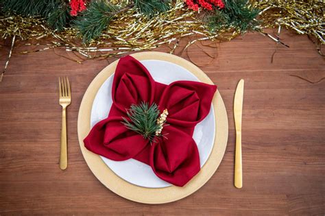 10 Festive and Easy Ways to Fold Napkins for the Holidays | Christmas tree napkins, Christmas ...