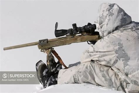 US Marine Sniper Aims an M40 Sniper Rifle During Mountain Warfare ...