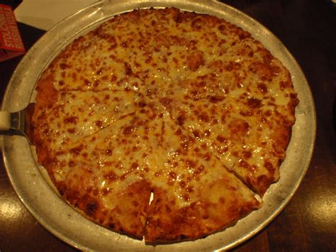 PA170047 | Round Table Cheese Pizza | takaokun | Flickr