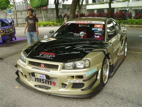 Long's Photo Gallery: Proton Car with Skyline body kit