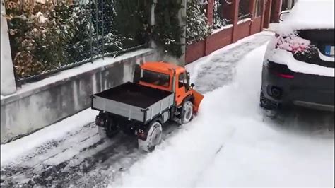 RC Unimog Snow Plow Turns Sidewalk Cleaning Into Epic Way to Spend a Winter Day - autoevolution