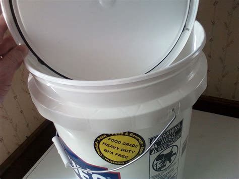 How Much Food Will Fit in a 5 Gallon Bucket? - Preparedness ...