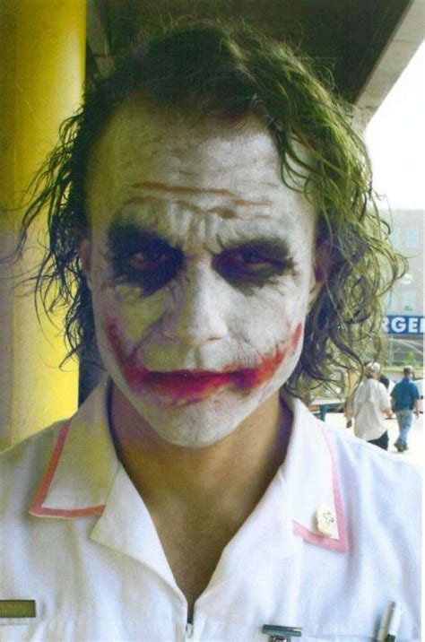 26 images méconnues de Heath Ledger dans The Dark Knight | Joker nurse, Joker heath, Joker makeup