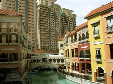 Condominiums, Venice Grand Canal Mall, McKinley Hill, Taguig, Metro Manila, Philippines ...