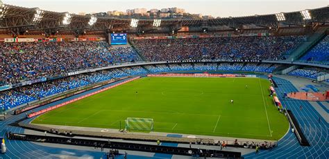 El estadio del Nápoles se llama oficialmente Diego Armando Maradona