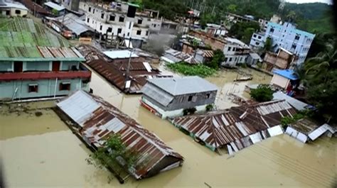 Landslides, floods kill scores in Bangladesh | Otago Daily Times Online News