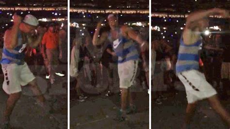 Rob Gronkowski Dancing At Beyonce Concert -- Gronktastic Dance Moves ...