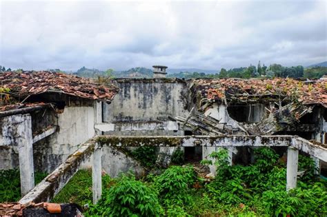 Guatape: Playing Paintball in Pablo Escobar's Mansion » Lavi was here.