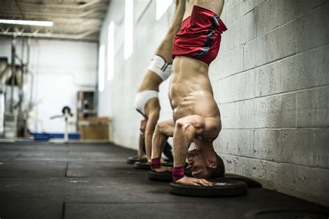 Handstand Push-Ups: Techniques, Benefits, Variations