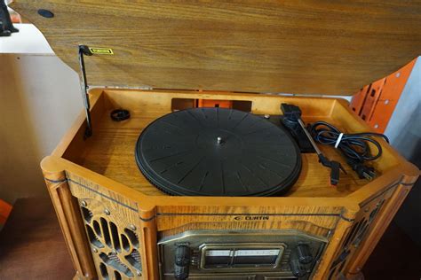 CURTIS VINTAGE LOOK RECORD PLAYER STEREO - Big Valley Auction