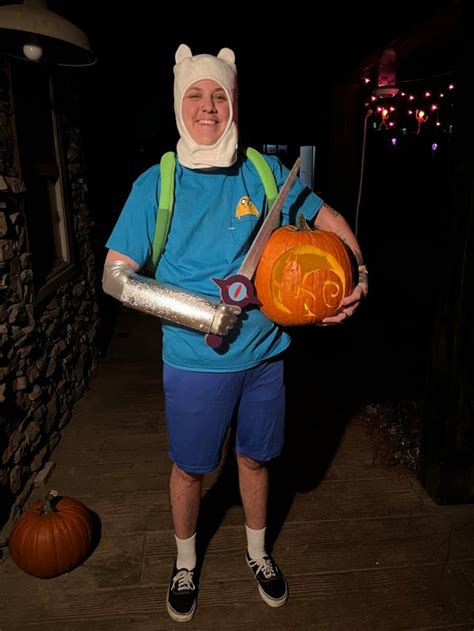 what do y’all think of my finn costume? happy halloween! : r/adventuretime