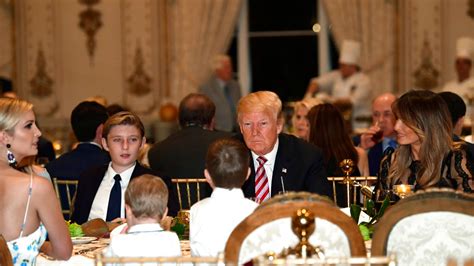 Trump and Melania host Thanksgiving dinner at Mar-a-Lago | Fox News