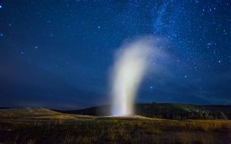 Old Faithful Geyser at Night, Yellowstone NP [OC] [2200 x 1375] : r/EarthPorn