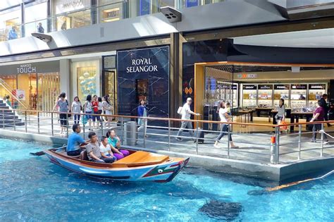 The Shoppes at Marina Bay Sands - Luxury Shopping Mall in Singapore ...