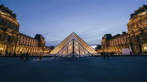 Photography | The Louvre at Night - Presetpro.com