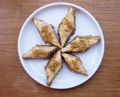 Bint Rhoda's Kitchen: The Jewel of Middle Eastern Pastries: Honey-Walnut Baklava