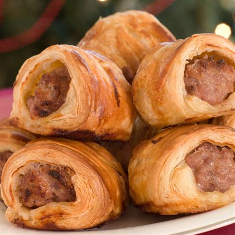 Puff Pastry sausage rolls are a great appetizer when entertaining. They are nicest when fresh ...