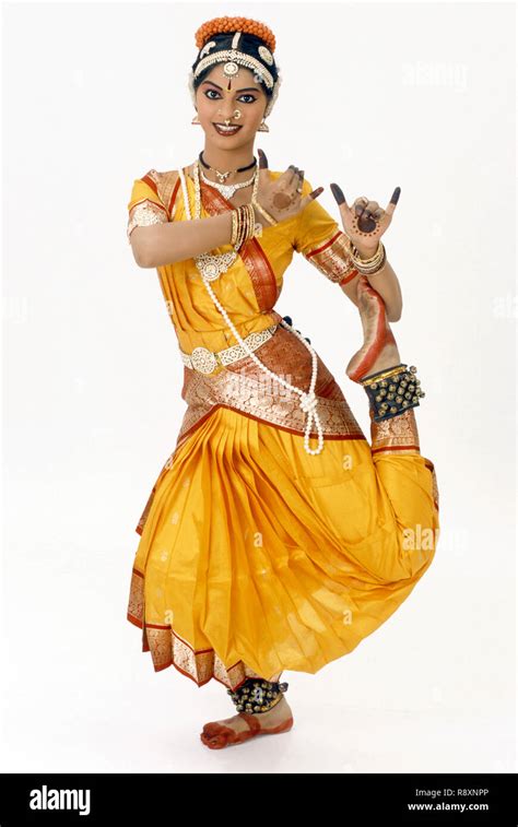 Kuchipudi dance hi-res stock photography and images - Alamy