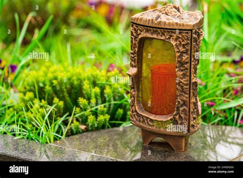 memorial candles light on grave Stock Photo - Alamy