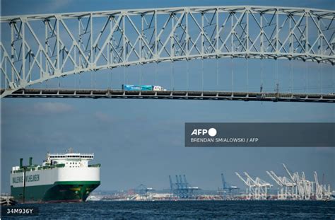 US bridge collapses after ship collision