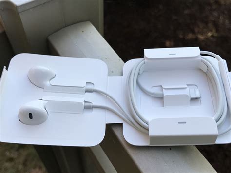 Save $12 on Apple's EarPods with Lightning connector today! - TechGreatest