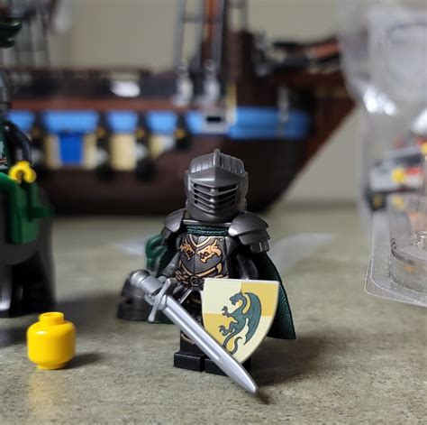 Marrok Helmeted Dragon Knight : r/legocastles