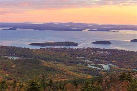 Premium Photo | Beautiful fall colors of Acadia National Park