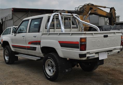 Used Toyota hilux SUV/ 4WD 1987 model in White | Used Cars Stock 53405 | CSO Japan