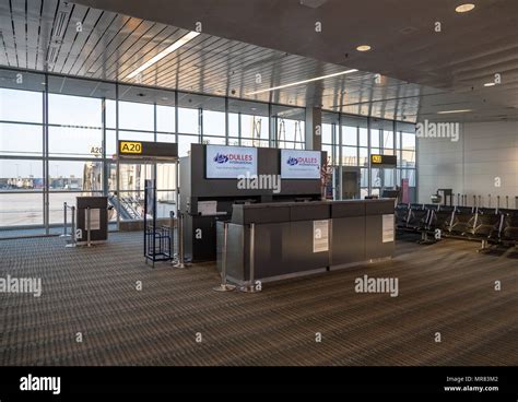 Dulles airport interior hi-res stock photography and images - Alamy