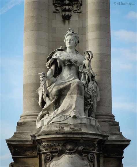 La France Contemporaine statue on Pont Alexandre III - Page 549