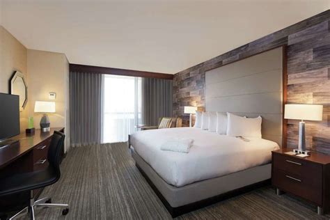 DoubleTree Hotel Galleria gets modern makeover