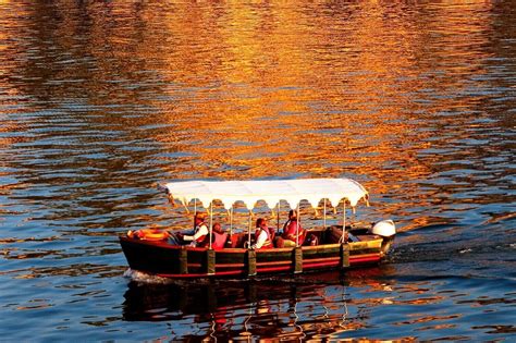 Lake Pichola Sunset Boat Experience from Udaipur