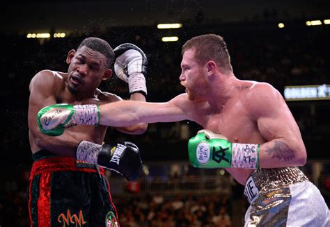 Canelo Alvarez outpoints Daniel Jacobs to unify titles - Yahoo Sports