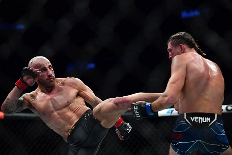 Alexander Volkanovski def. Brian Ortega at UFC 266: Best photos