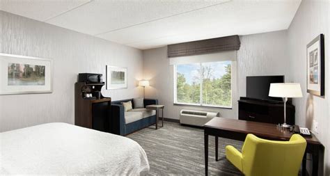 Hotels in Barrie Ontario, Stay at Hampton Inn & Suites