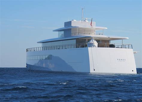 Motor Yacht VENUS - aft view - Photo by Guillaume & Amandine Conti and Feadship Fanclub — Yacht ...