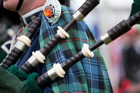 Irish Bagpipes vs Scottish Bagpipes - Musician Wave