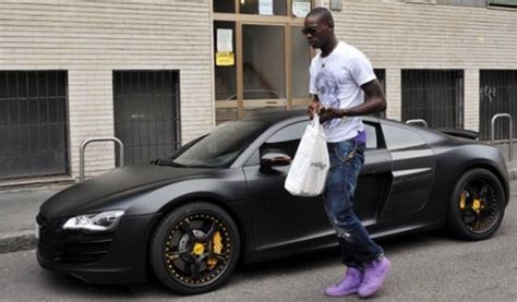 Mario Balotelli 2024: dating, net worth, tattoos, smoking & body facts ...