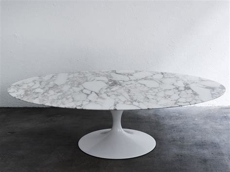Calacatta marble coffee table by Eero Saarinen | #67593
