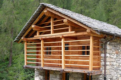 These log cabin building tips will help you build it right