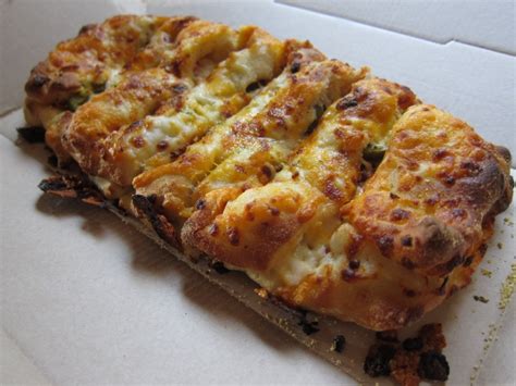 Review: Domino's - Bacon and Jalapeno Stuffed Cheesy Bread | Brand Eating