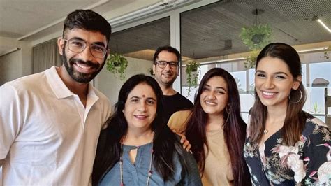 Jasprit Bumrah and wife Sanjana Ganesan spend time with family, pics go VIRAL